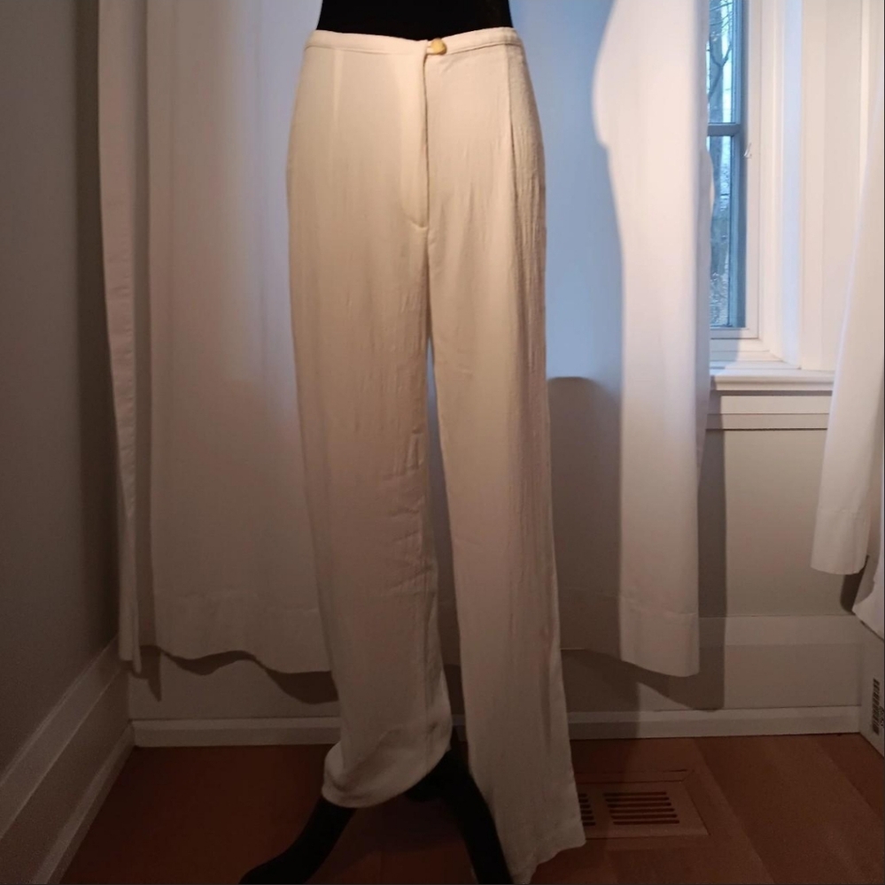White lightweight wide leg pants 🤍
